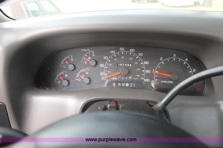 image for item F3394 2001 Ford F350 Super Duty XL pickup truck cab and chassis