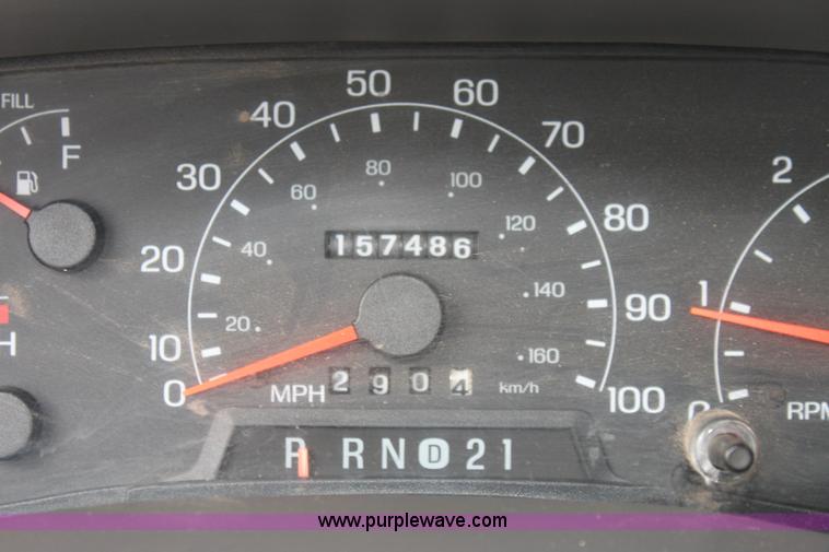 image for item F3394 2001 Ford F350 Super Duty XL pickup truck cab and chassis