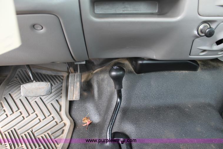 image for item F3394 2001 Ford F350 Super Duty XL pickup truck cab and chassis