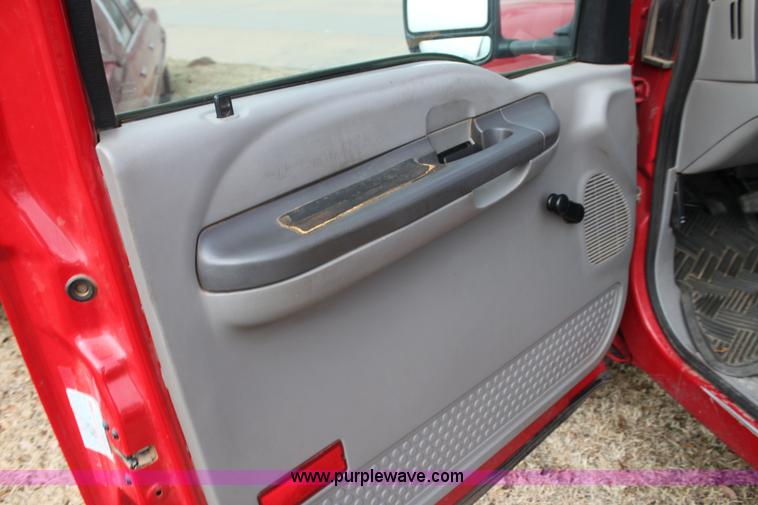 image for item F3394 2001 Ford F350 Super Duty XL pickup truck cab and chassis