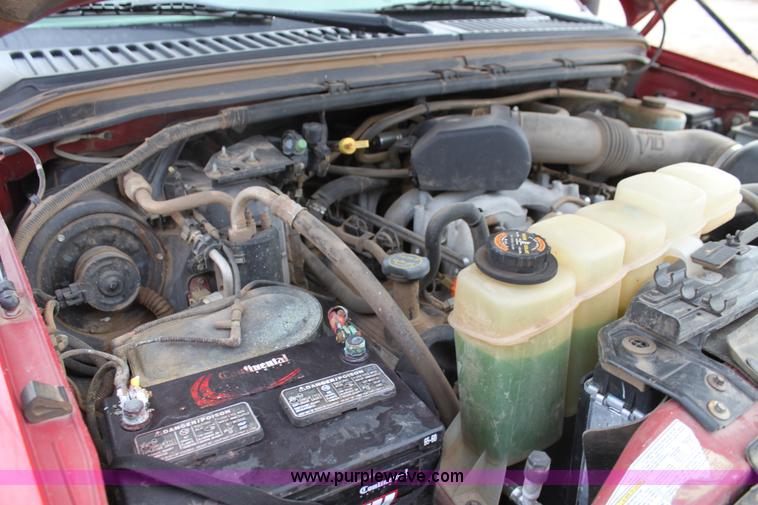 image for item F3394 2001 Ford F350 Super Duty XL pickup truck cab and chassis