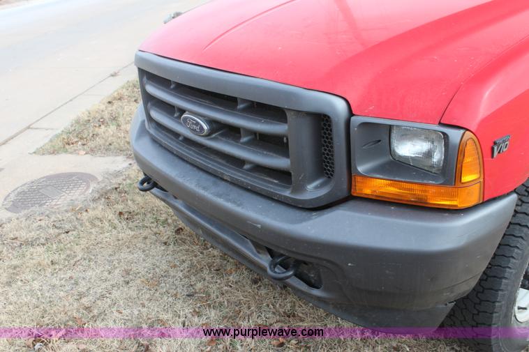 image for item F3394 2001 Ford F350 Super Duty XL pickup truck cab and chassis