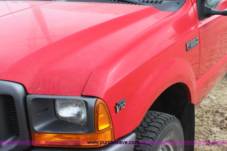 image for item F3394 2001 Ford F350 Super Duty XL pickup truck cab and chassis