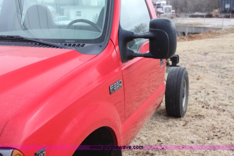 image for item F3394 2001 Ford F350 Super Duty XL pickup truck cab and chassis