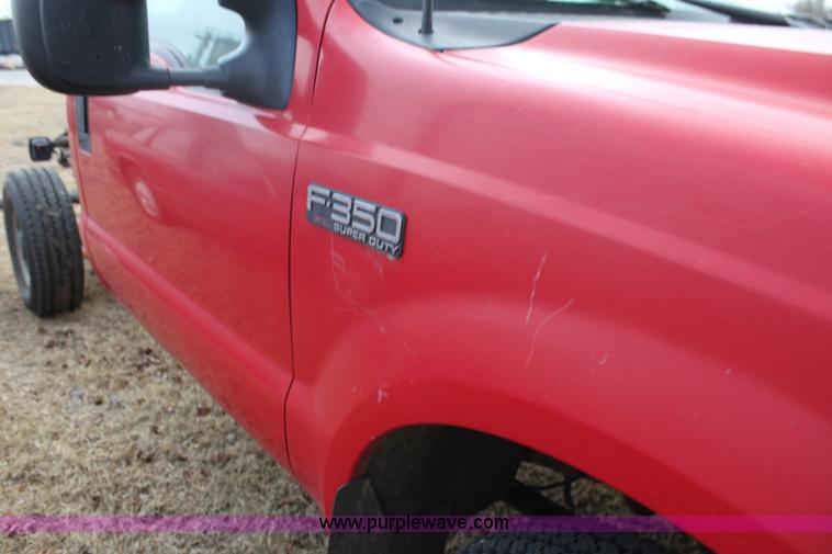 image for item F3394 2001 Ford F350 Super Duty XL pickup truck cab and chassis