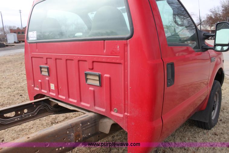image for item F3394 2001 Ford F350 Super Duty XL pickup truck cab and chassis