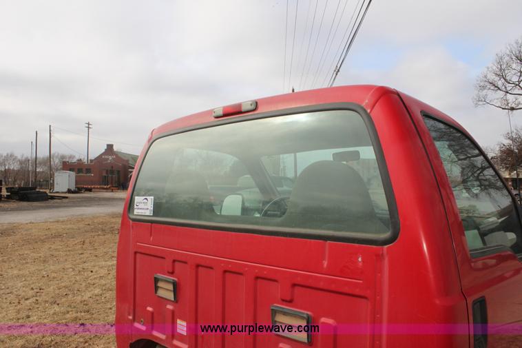 image for item F3394 2001 Ford F350 Super Duty XL pickup truck cab and chassis