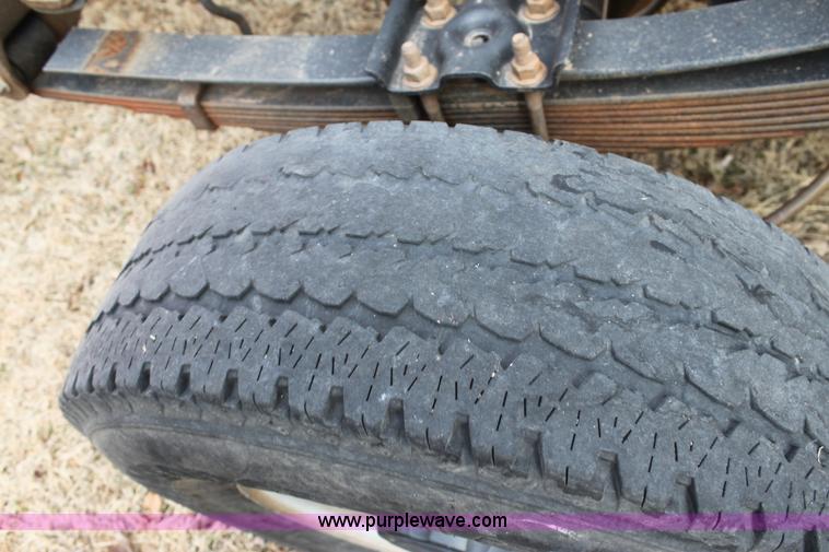 image for item F3394 2001 Ford F350 Super Duty XL pickup truck cab and chassis