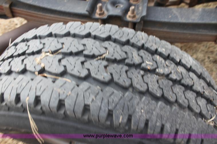 image for item F3394 2001 Ford F350 Super Duty XL pickup truck cab and chassis