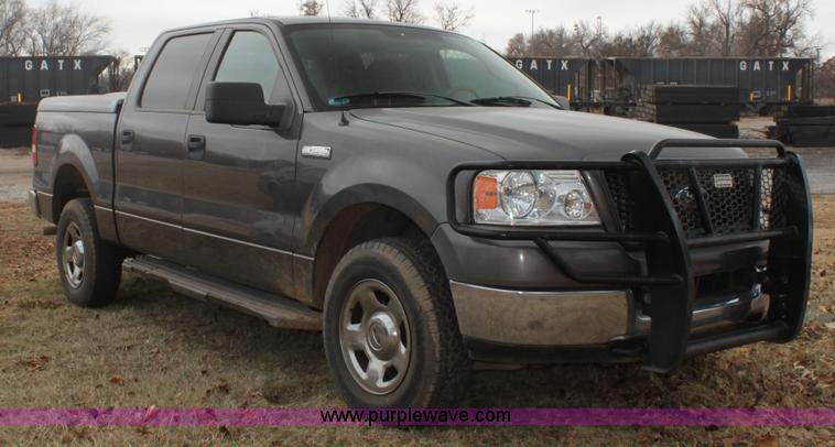 image for item F3397 2005 Ford F150 XLT SuperCrew pickup truck