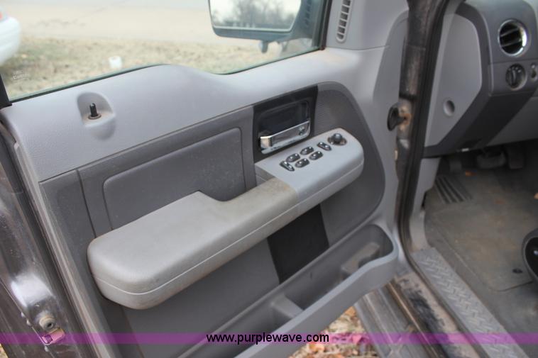 image for item F3397 2005 Ford F150 XLT SuperCrew pickup truck