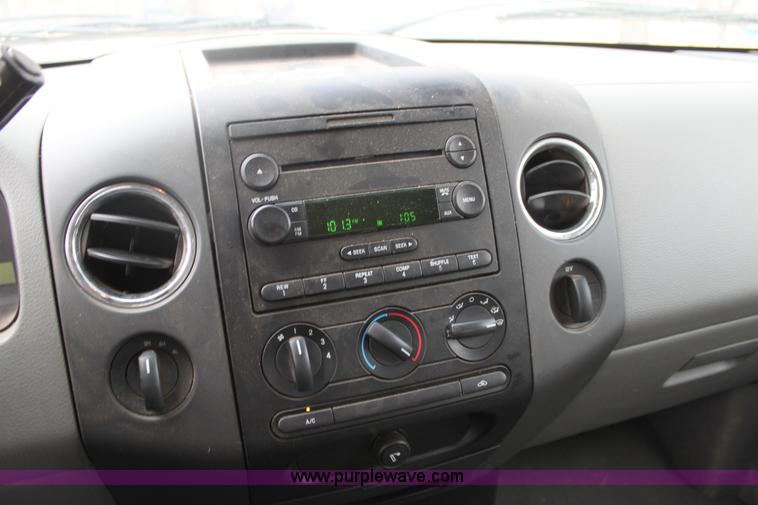 image for item F3397 2005 Ford F150 XLT SuperCrew pickup truck