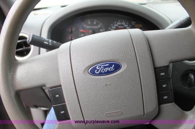 image for item F3397 2005 Ford F150 XLT SuperCrew pickup truck