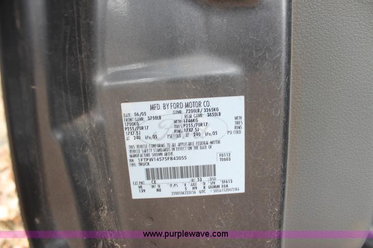 image for item F3397 2005 Ford F150 XLT SuperCrew pickup truck