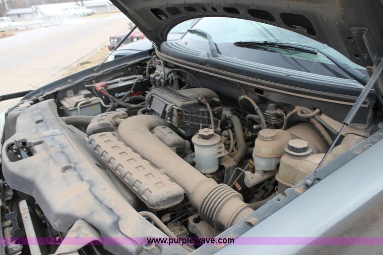 image for item F3397 2005 Ford F150 XLT SuperCrew pickup truck