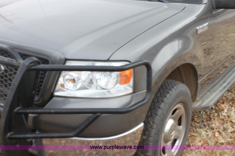 image for item F3397 2005 Ford F150 XLT SuperCrew pickup truck