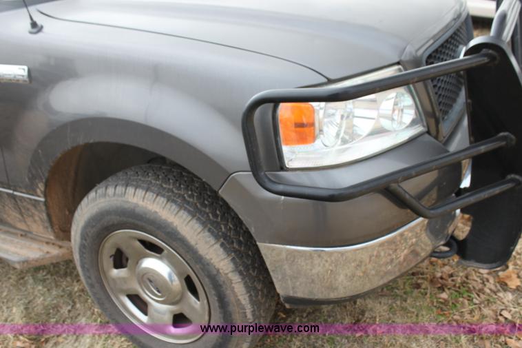 image for item F3397 2005 Ford F150 XLT SuperCrew pickup truck