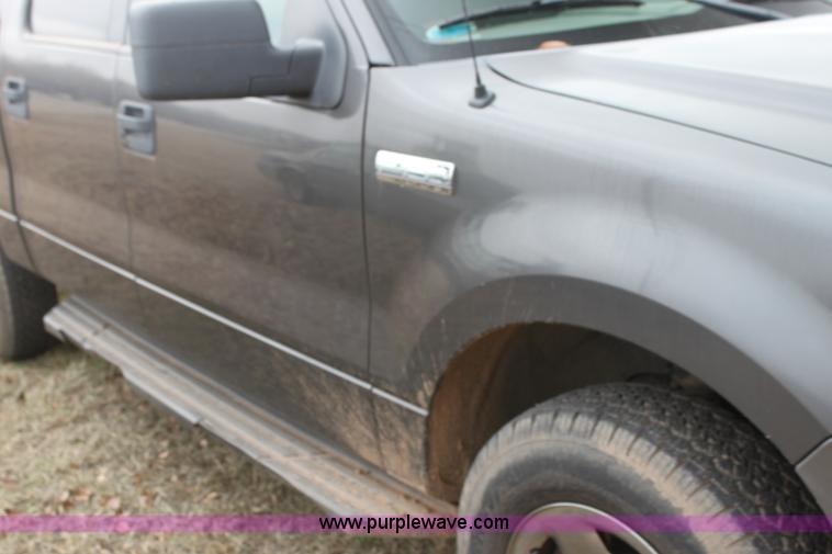 image for item F3397 2005 Ford F150 XLT SuperCrew pickup truck