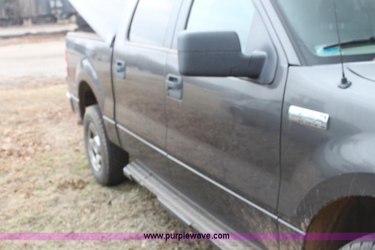 image for item F3397 2005 Ford F150 XLT SuperCrew pickup truck