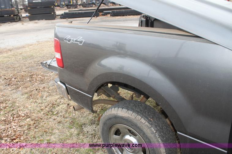 image for item F3397 2005 Ford F150 XLT SuperCrew pickup truck