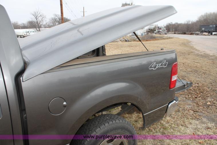 image for item F3397 2005 Ford F150 XLT SuperCrew pickup truck