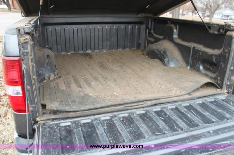 image for item F3397 2005 Ford F150 XLT SuperCrew pickup truck