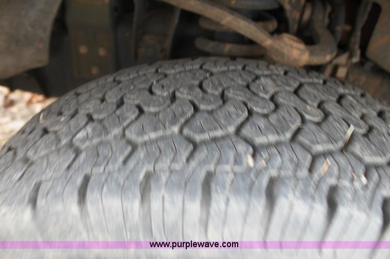 image for item F3397 2005 Ford F150 XLT SuperCrew pickup truck