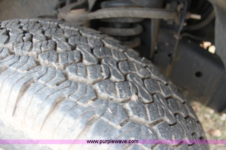 image for item F3397 2005 Ford F150 XLT SuperCrew pickup truck