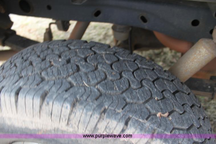 image for item F3397 2005 Ford F150 XLT SuperCrew pickup truck