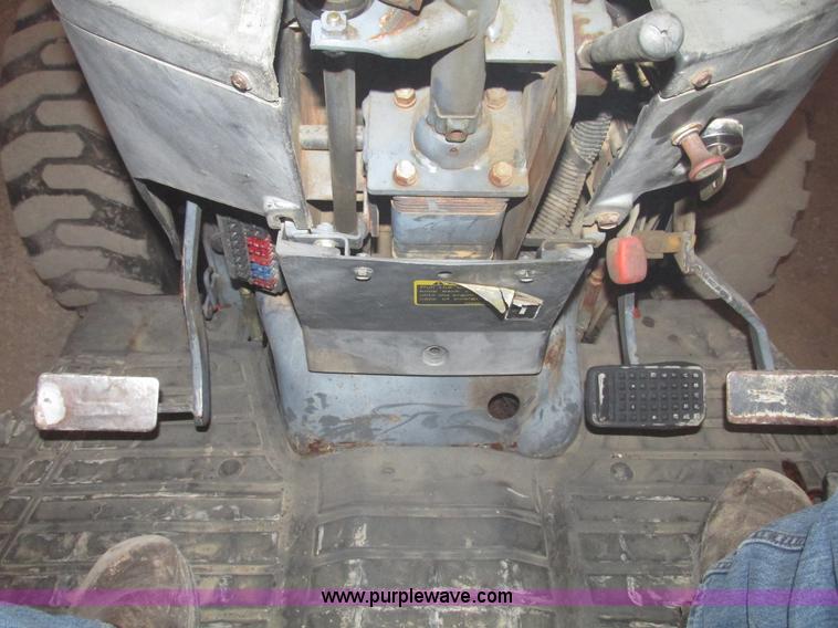 image for item G9862 Kubota L3710 GST MFWD tractor