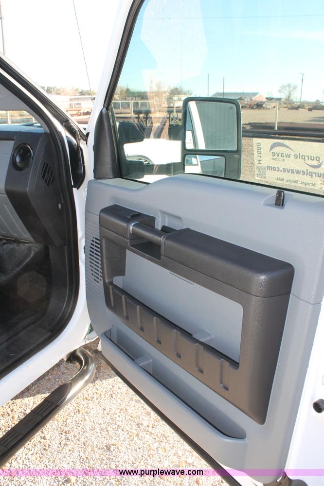 image for item H1680 2012 Ford F350 Super Duty SuperCab utility truck