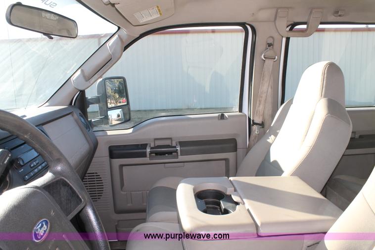 image for item H1681 2008 Ford F550 Crew Cab flatbed truck