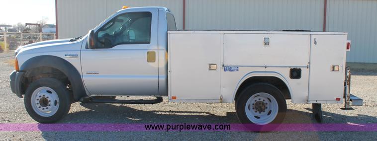 image for item H1682 2007 Ford F450 Super Duty flatbed truck