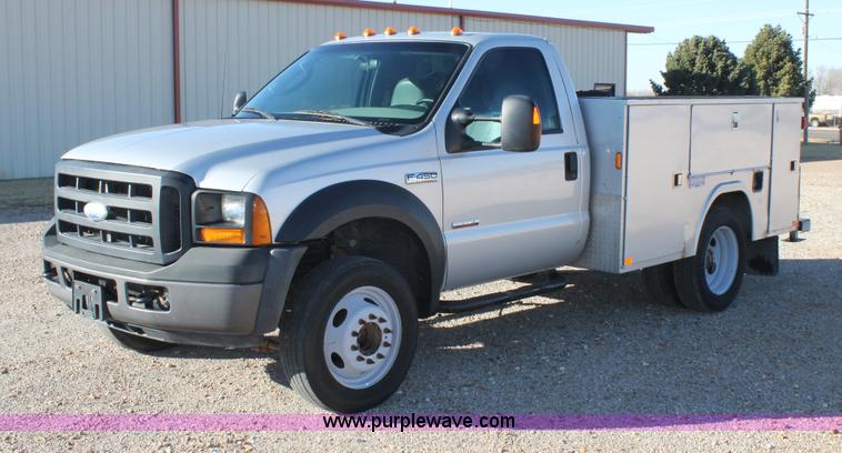 image for item H1682 2007 Ford F450 Super Duty flatbed truck