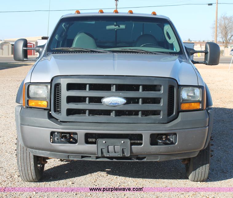 image for item H1682 2007 Ford F450 Super Duty flatbed truck