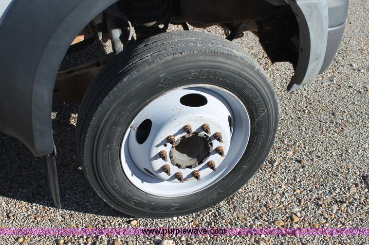 image for item H1682 2007 Ford F450 Super Duty flatbed truck