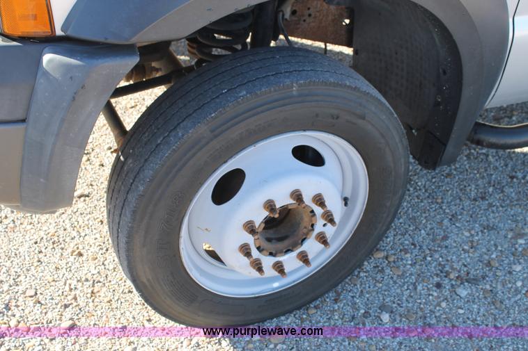 image for item H1682 2007 Ford F450 Super Duty flatbed truck