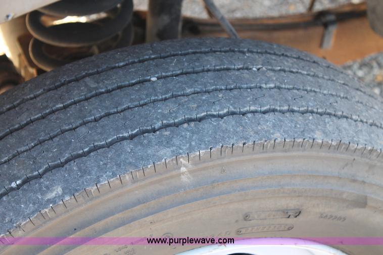 image for item H1682 2007 Ford F450 Super Duty flatbed truck