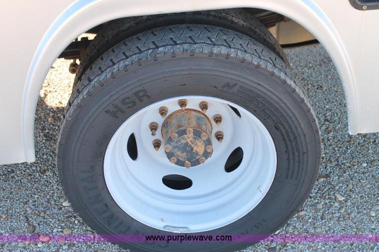 image for item H1682 2007 Ford F450 Super Duty flatbed truck