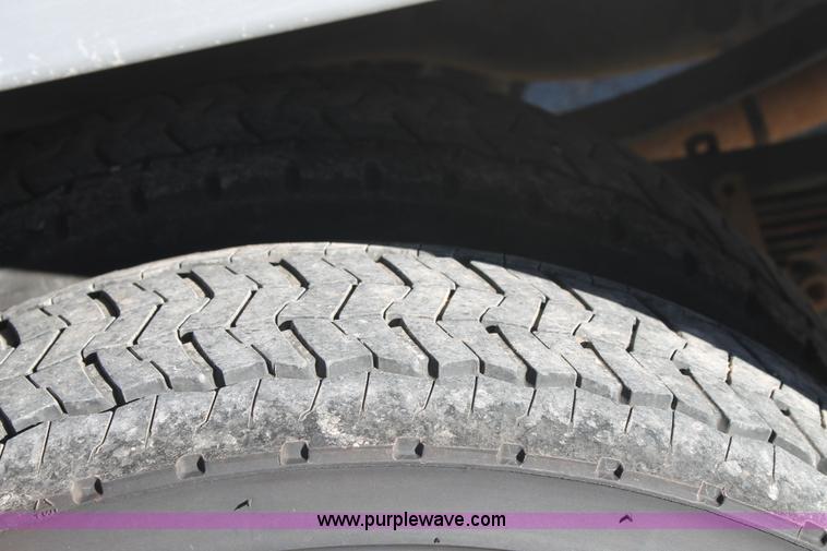 image for item H1682 2007 Ford F450 Super Duty flatbed truck