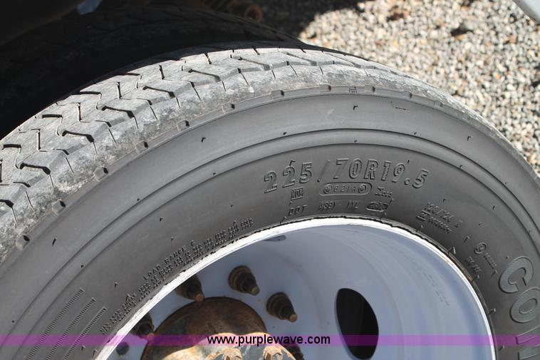 image for item H1682 2007 Ford F450 Super Duty flatbed truck