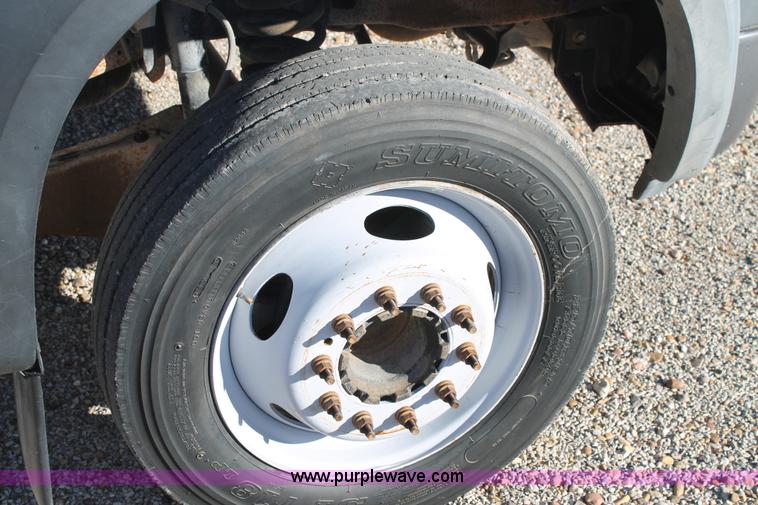 image for item H1682 2007 Ford F450 Super Duty flatbed truck