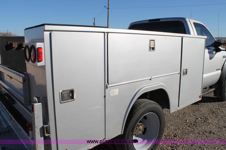 image for item H1682 2007 Ford F450 Super Duty flatbed truck