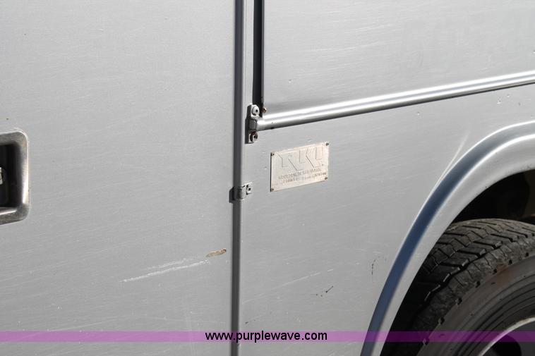 image for item H1682 2007 Ford F450 Super Duty flatbed truck