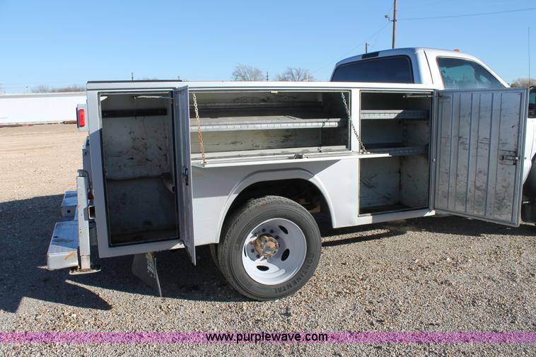 image for item H1682 2007 Ford F450 Super Duty flatbed truck