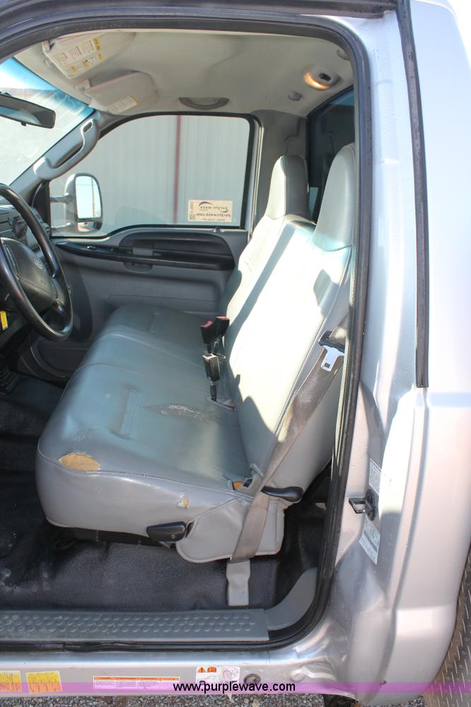 image for item H1682 2007 Ford F450 Super Duty flatbed truck