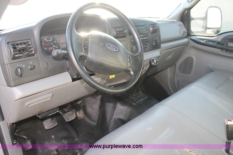 image for item H1682 2007 Ford F450 Super Duty flatbed truck