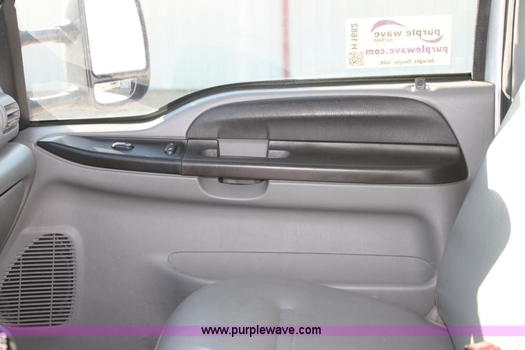 image for item H1682 2007 Ford F450 Super Duty flatbed truck