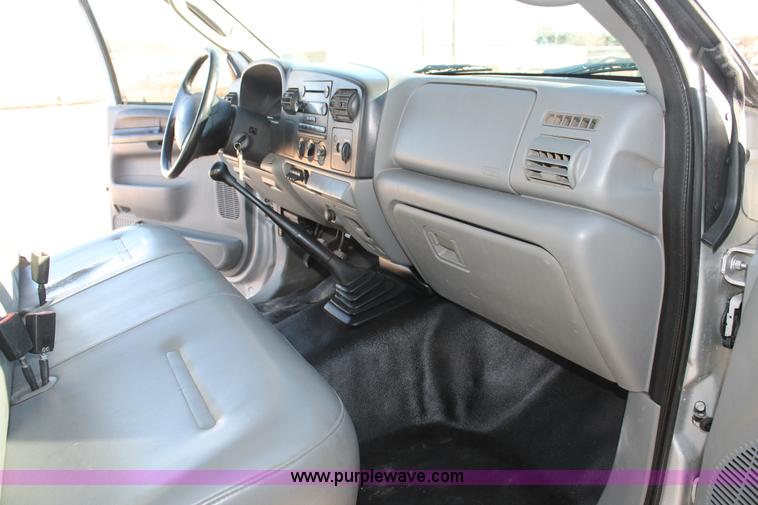 image for item H1682 2007 Ford F450 Super Duty flatbed truck