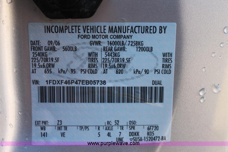 image for item H1682 2007 Ford F450 Super Duty flatbed truck